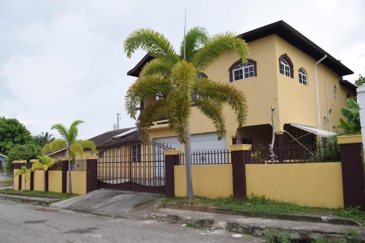 Rhyne Park Inn Montego Bay Buitenkant foto
